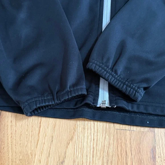 PEARL IZUMI Black Softshell Jacket with Light Gray Zippers, Size Medium - Picture 4 of 5